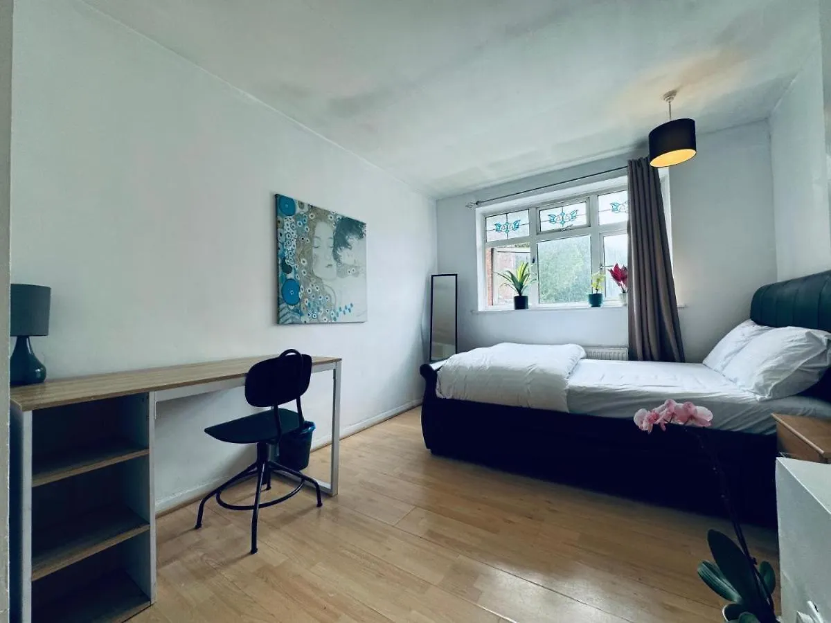 Whitechapel Lindley House R2 Hotel London Guest house