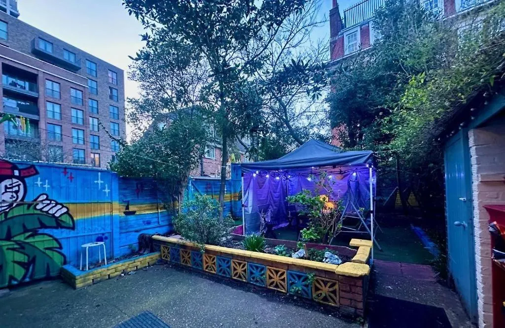 Whitechapel Lindley House R2 Hotel London