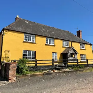 https://ashclyst-farm-house.cardiffhotelswales.com