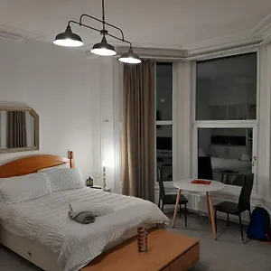 https://double-bed-studio-swansea-university-hospital.cardiffhotelswales.com