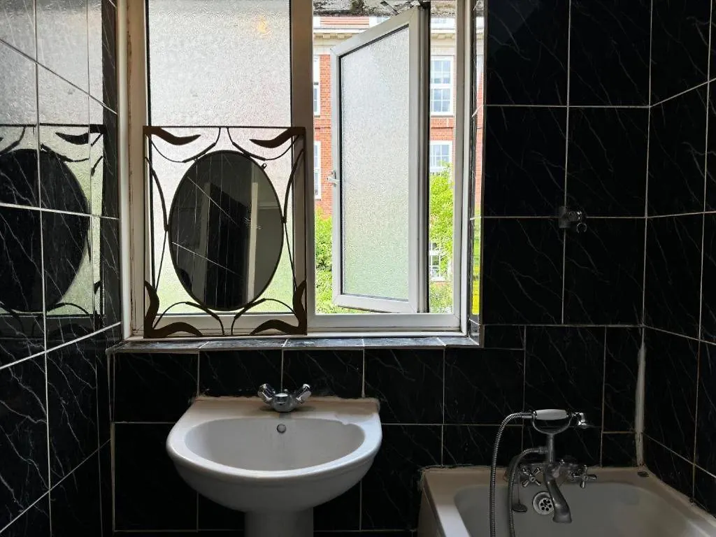 Whitechapel Lindley House R2 Hotel London Guest house