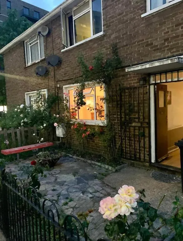 Whitechapel Lindley House R2 Hotel London Guest house
