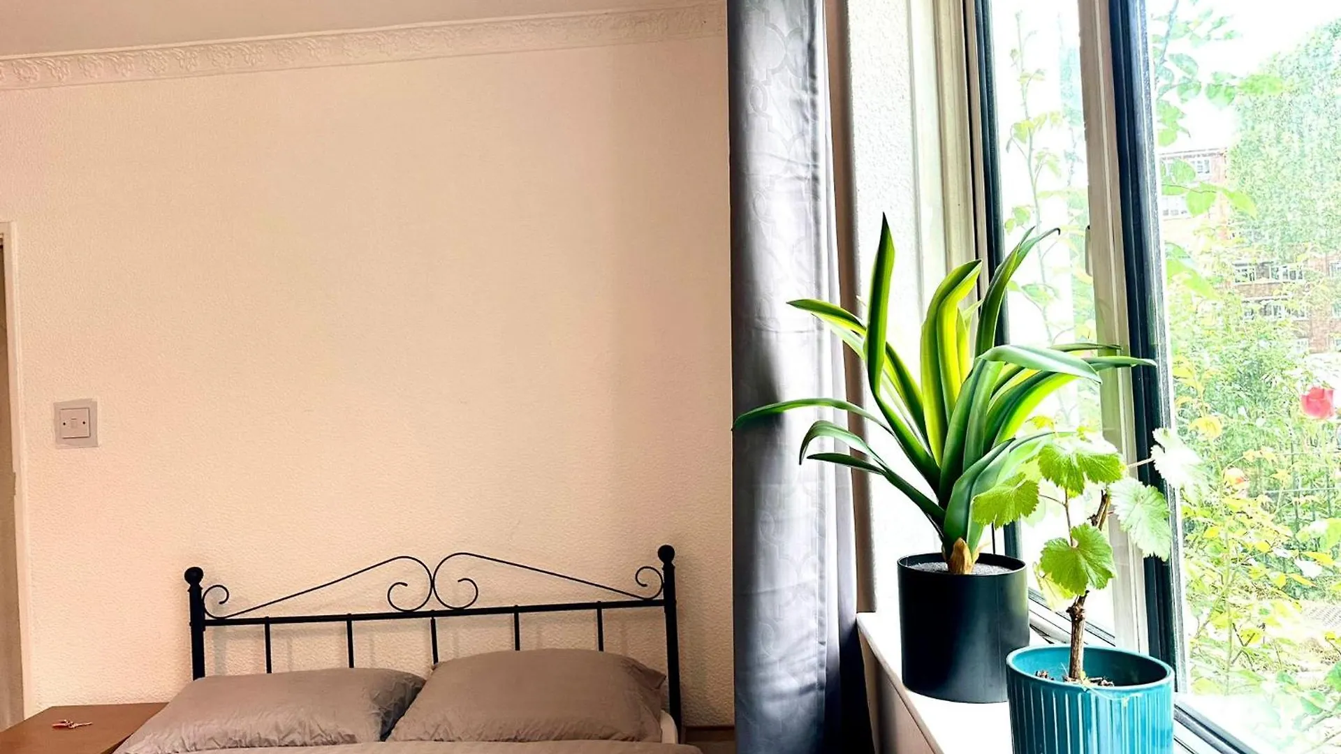 Whitechapel Lindley House R2 Hotel London Guest house