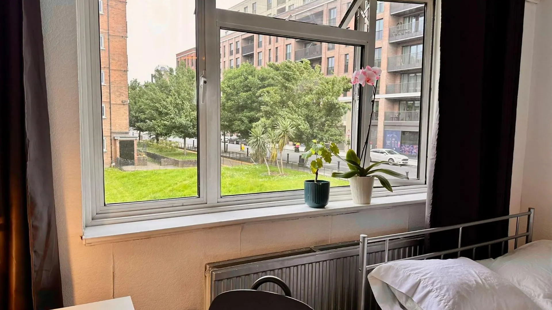 Whitechapel Lindley House R2 Hotel London Guest house